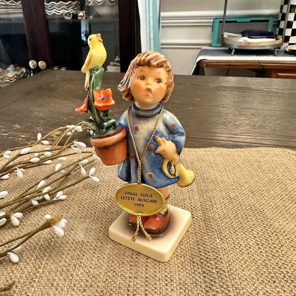 Goebel Hummel CONGRATULATIONS Girl Figurine 17/0 Final Issue TMK 7 Vintage - Picture 1 of 9